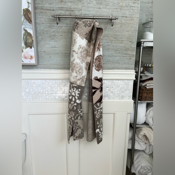 NWT new Anthropologie the Mariel scarf neutral pattern brown beige - Picture 4 of 17